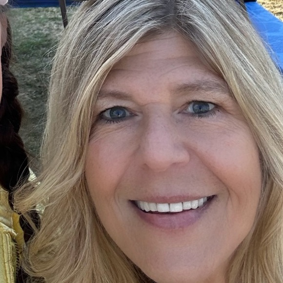 Meet your Posher, Kim - Picture 3 of 3